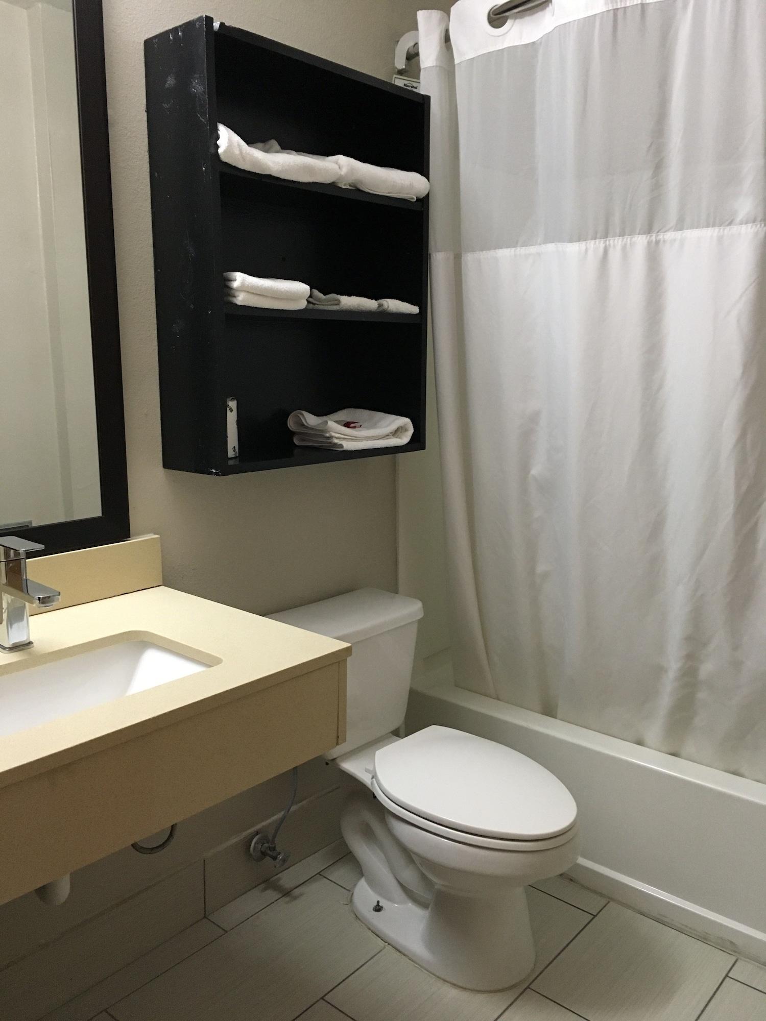 Microtel By Wyndham - Hotel