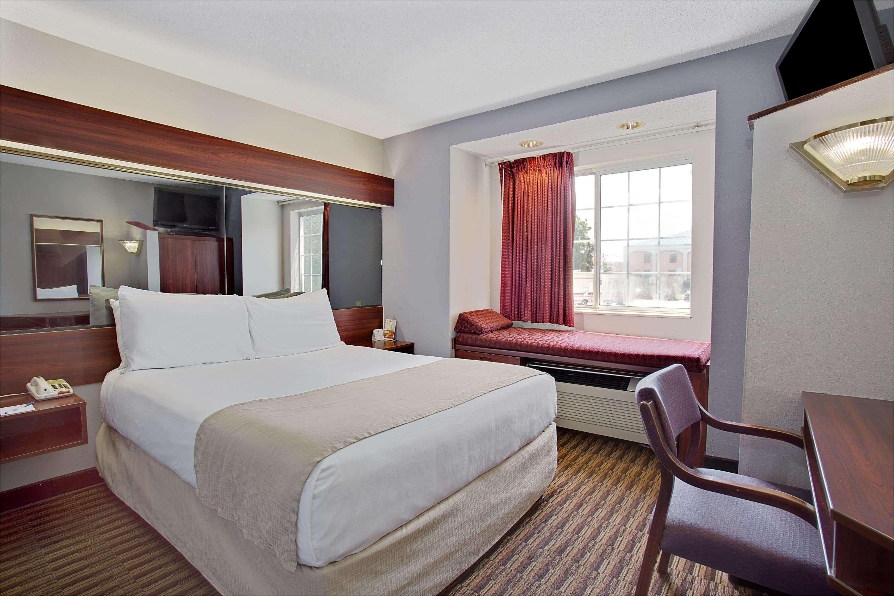 Microtel By Wyndham - Hotel