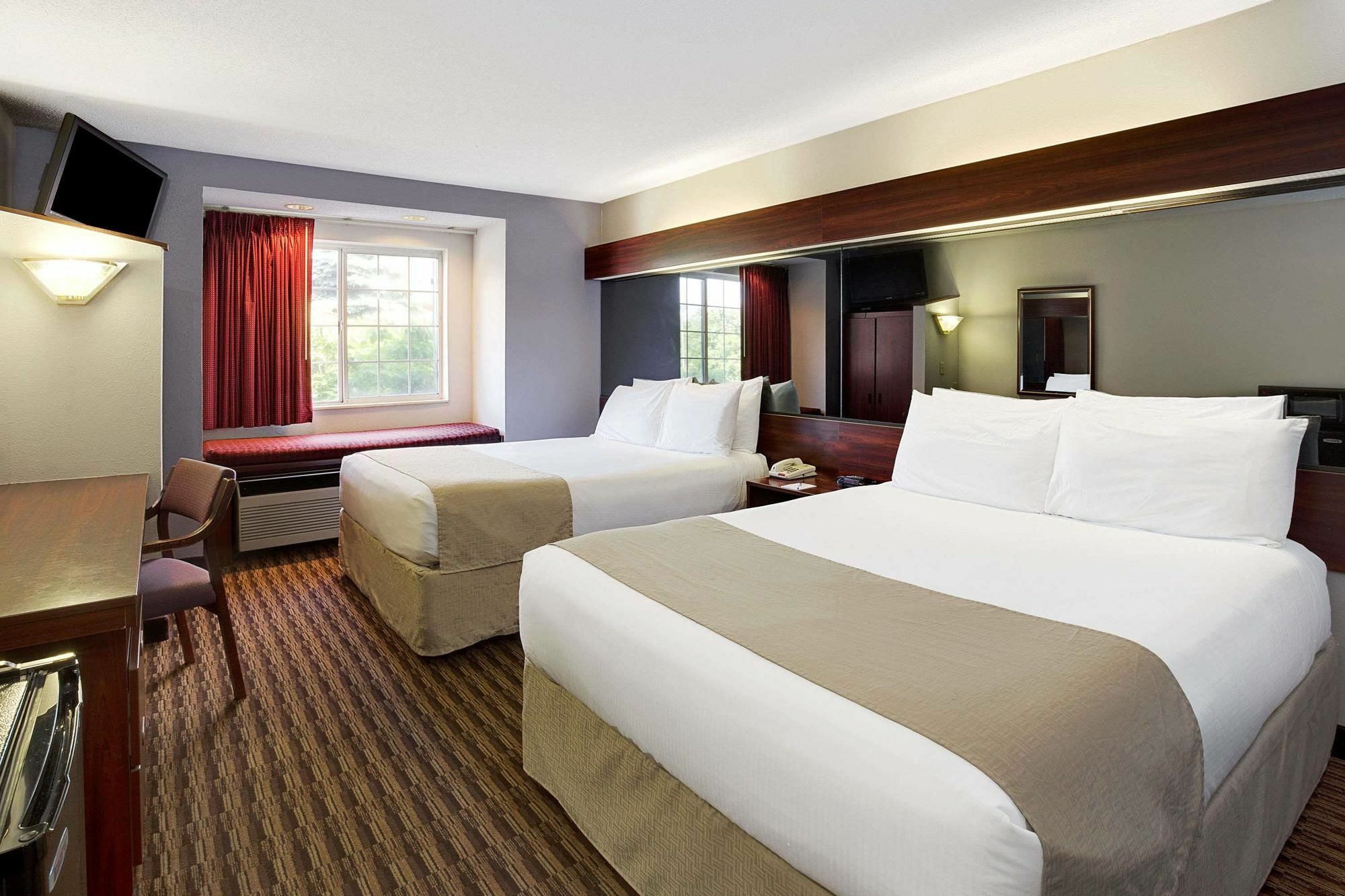 Microtel By Wyndham - Hotel